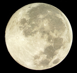 Изображение Луны, сделанное при помощи четырех AVI-файлов и обработанное в RegiStax 6 и Photoshop